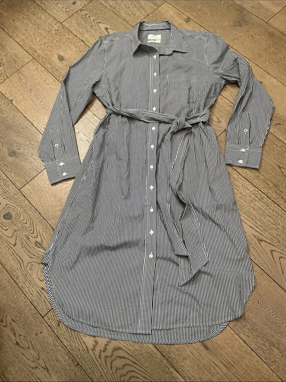 Woman’s J. Crew blu/white stripe classic shirt dress. Size 12. Tie belt. Cotton.